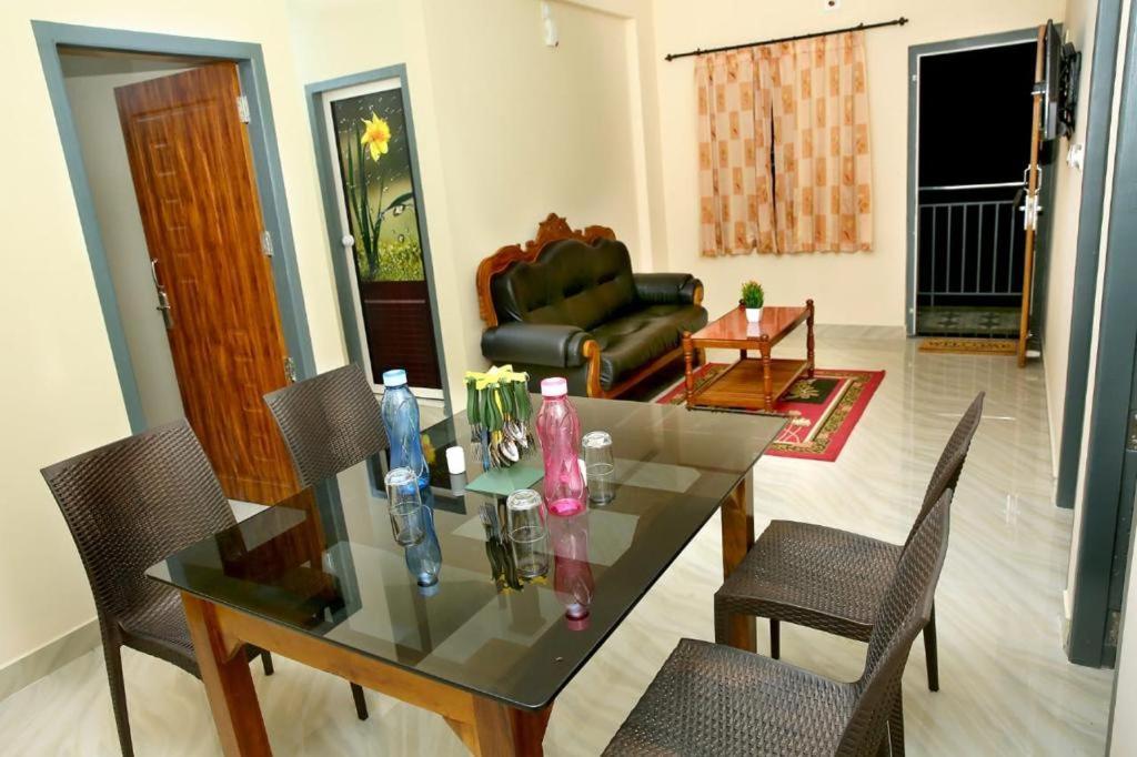 Loyal Residency Bed & Breakfast Sultan Bathery Bagian luar foto