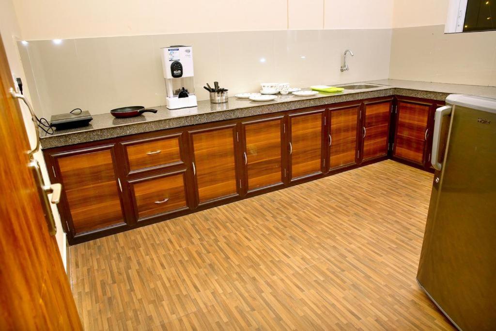 Loyal Residency Bed & Breakfast Sultan Bathery Bagian luar foto