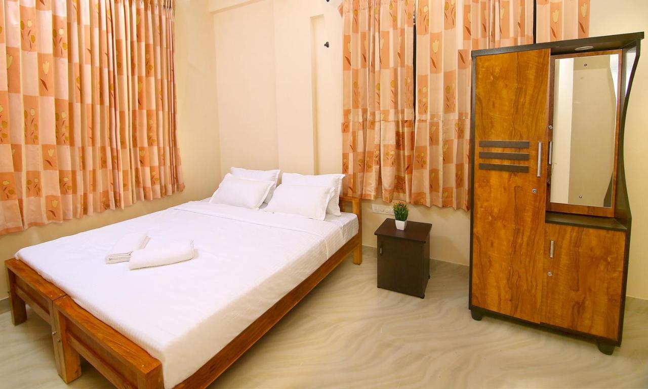 Loyal Residency Bed & Breakfast Sultan Bathery Bagian luar foto