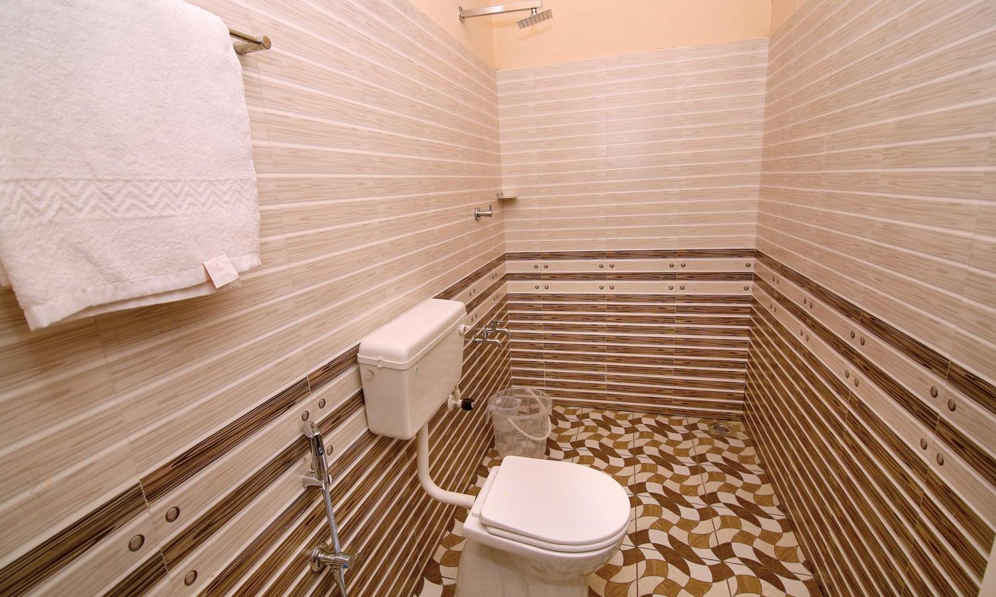 Loyal Residency Bed & Breakfast Sultan Bathery Bagian luar foto